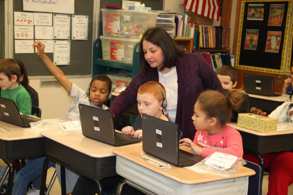 Elementary students learn computer programming | Troy City School District