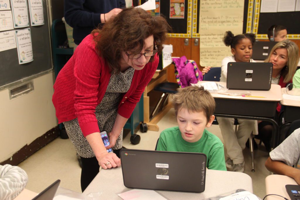 Elementary students learn computer programming | Troy City School District