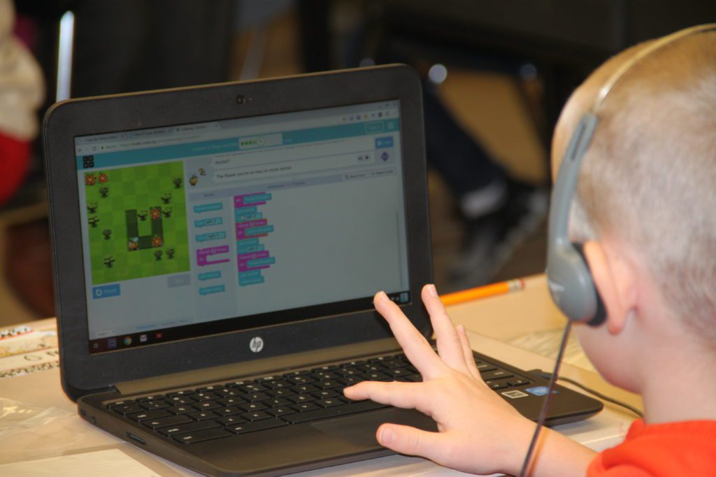 Elementary students learn computer programming | Troy City School District