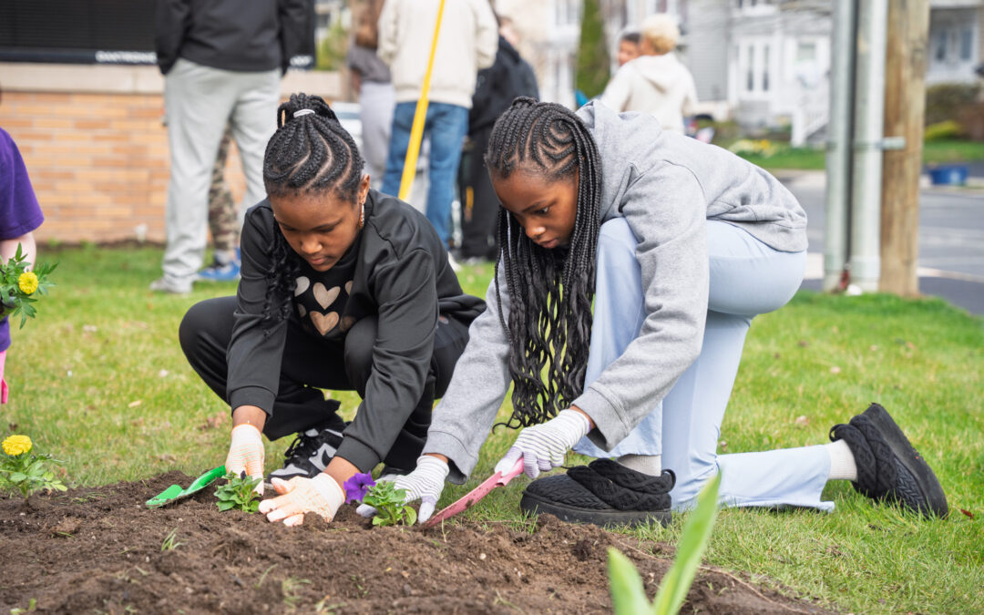 School 16 Students Celebrate Earth Day with Campus Clean-Up